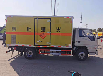 乌马河爆破器材运输车
